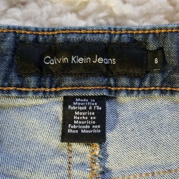 Calvin Klein Midrise Bermuda Shorts Medium Wash - Picture 5 of 7